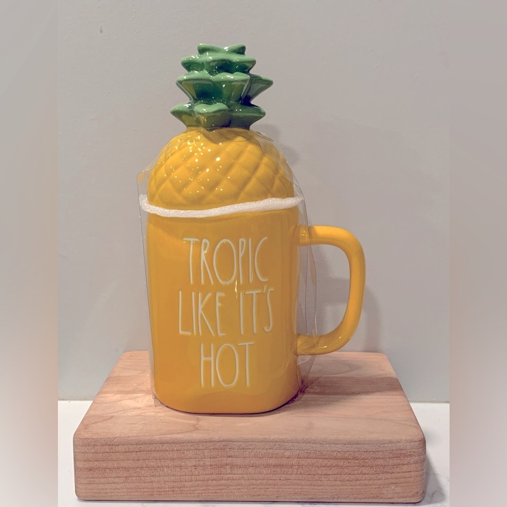 Tropic Like It’s Hot Rae Dunn Pineapple Coffee Mug With Topper